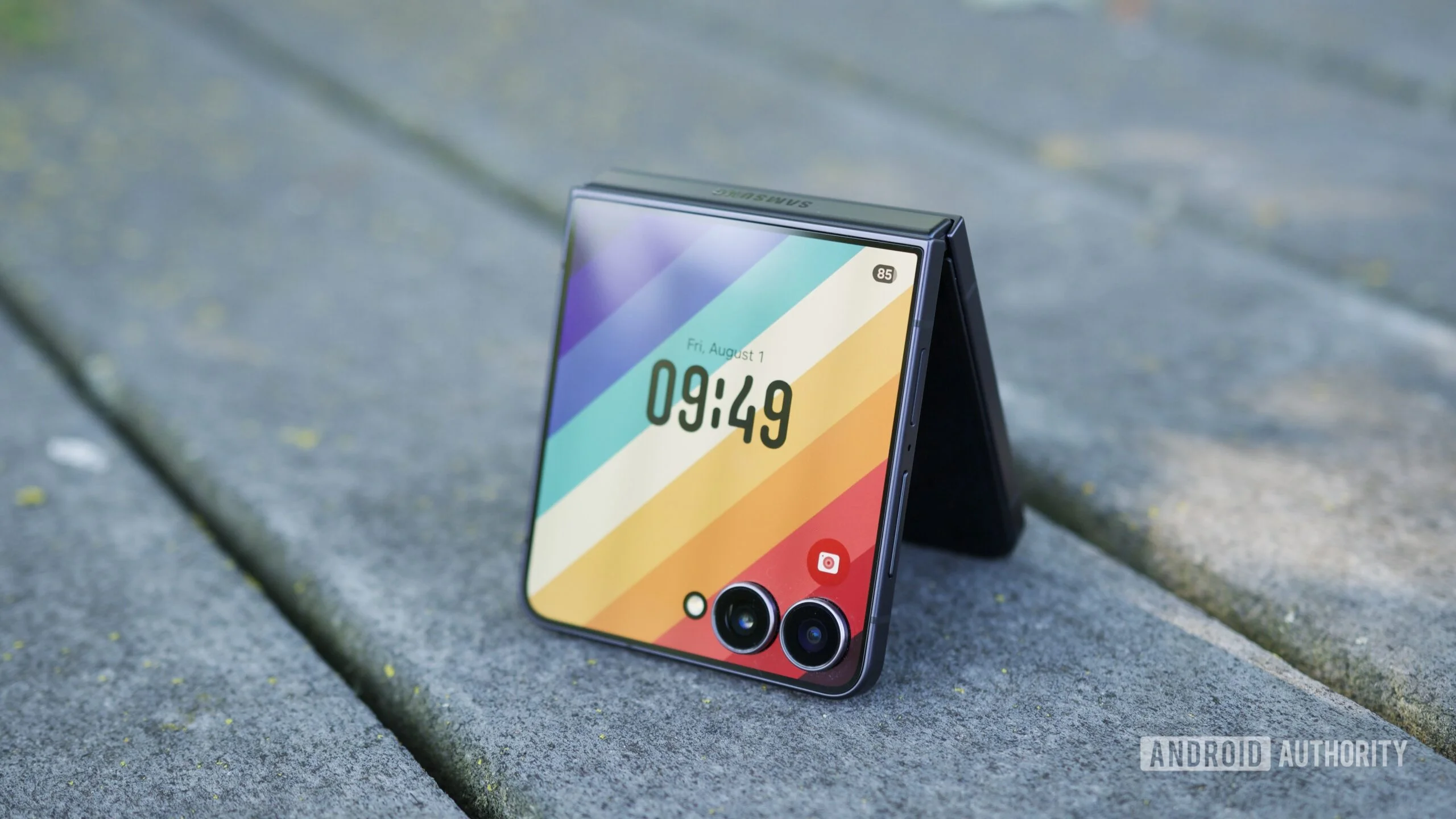 Samsung's Galaxy Z Flip 8: Limited Upgrades Raise Concerns Among Enthusiasts