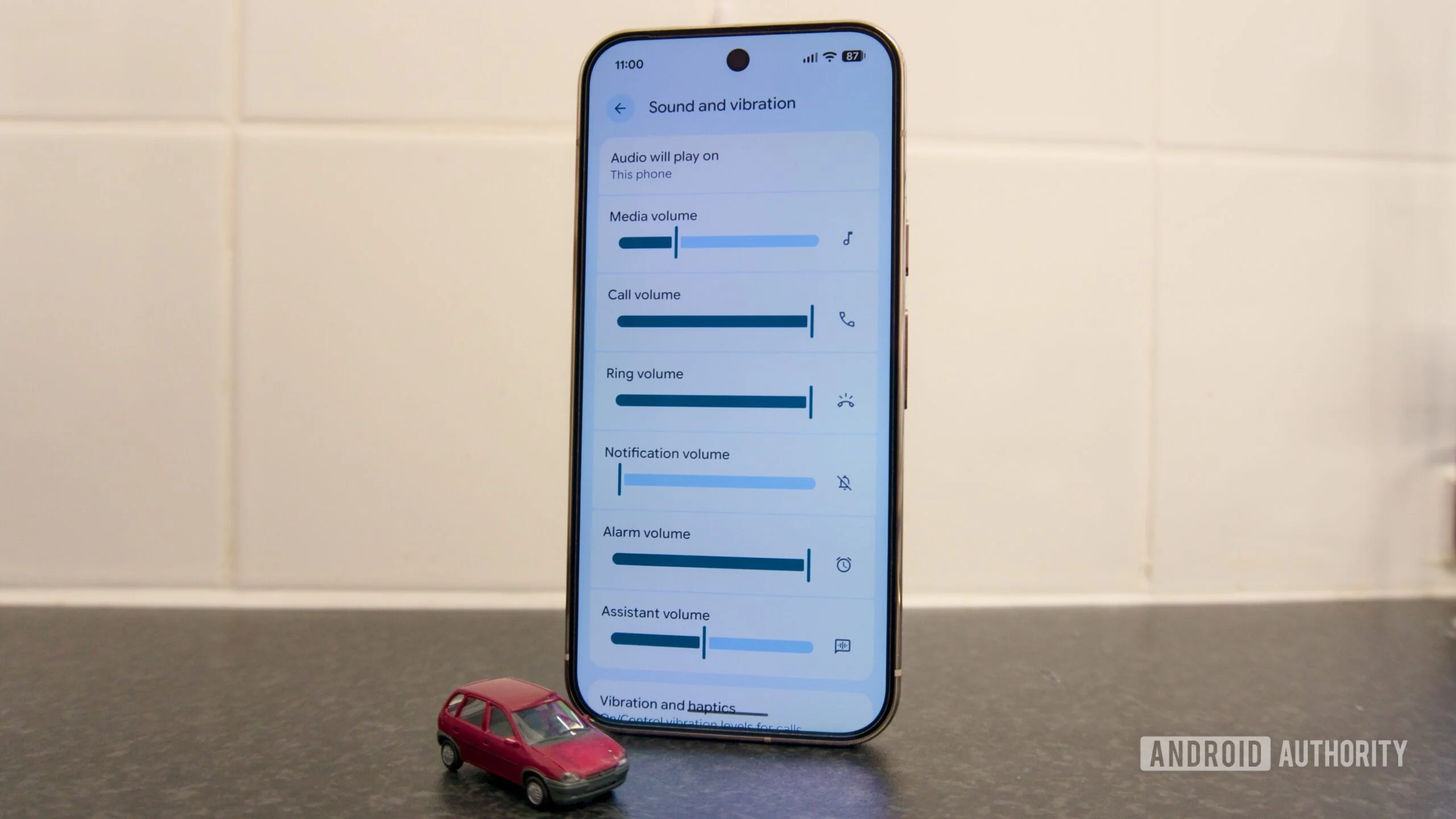 Google Enhances Pixel Phone User Experience with Integrated Volume Controls